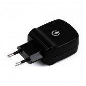 Pretvornik USB - 220V USB 3.0 črn Quick Charge Bachmann